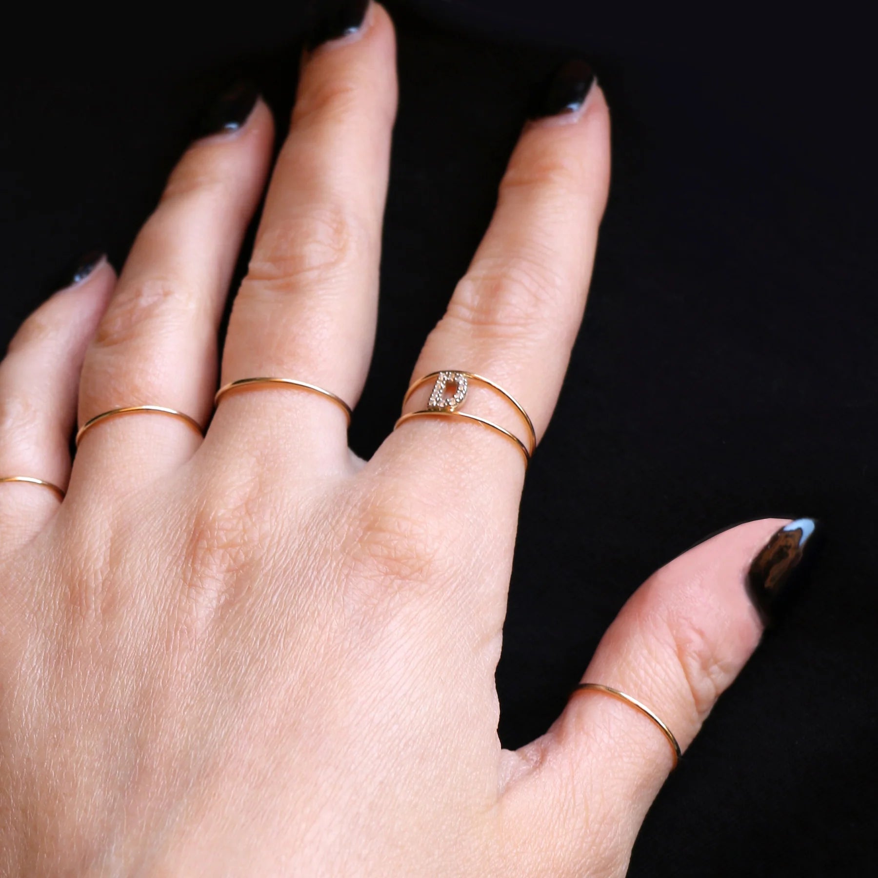 Anello doppio Filodamore in Oro Giallo 9kt e iniziale di diamanti bianchi