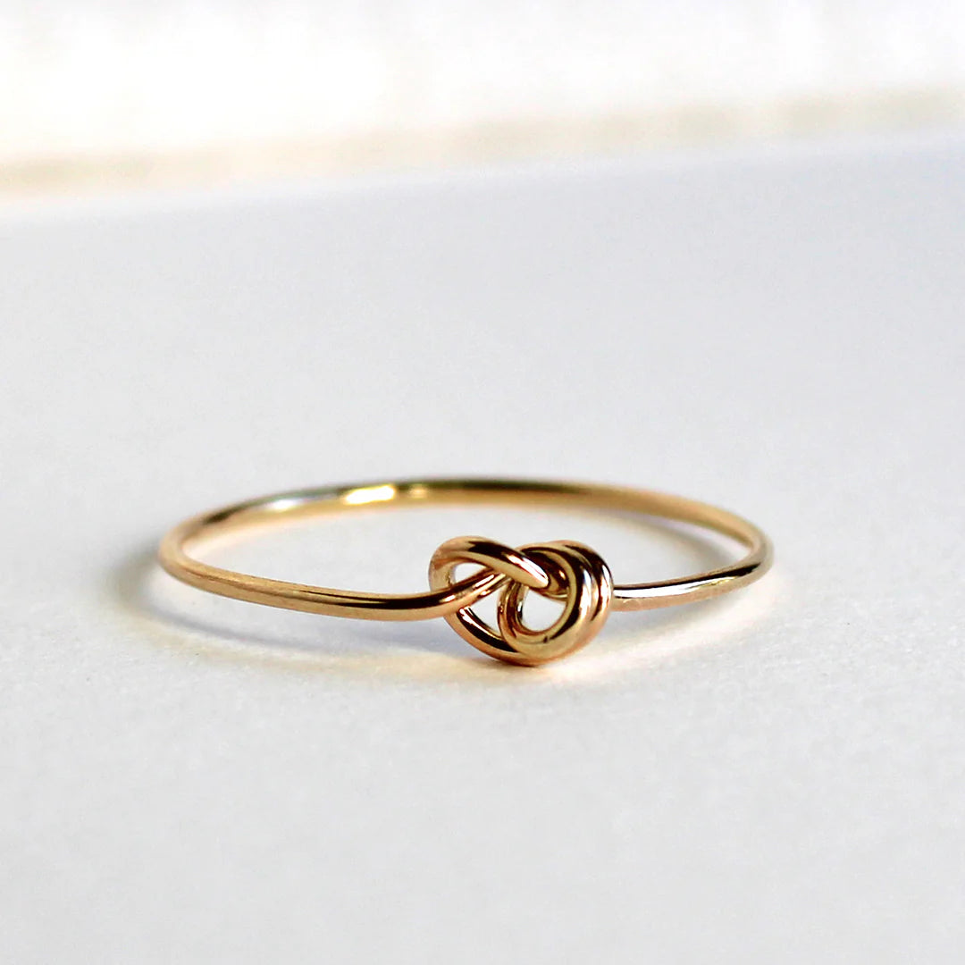 Anello Filodamore con Nodino in Oro 9kt