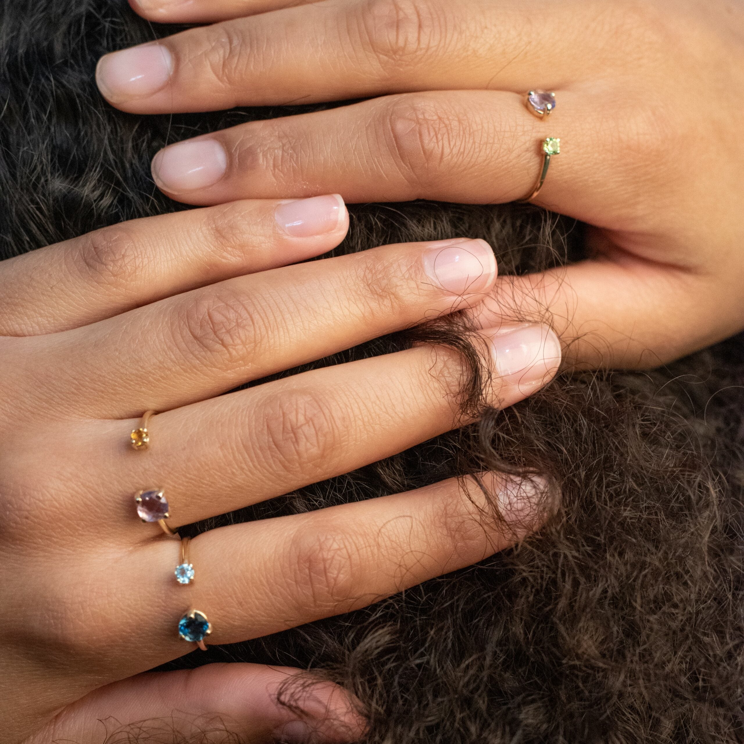 Anello con Pietre in Oro Giallo - Timeless