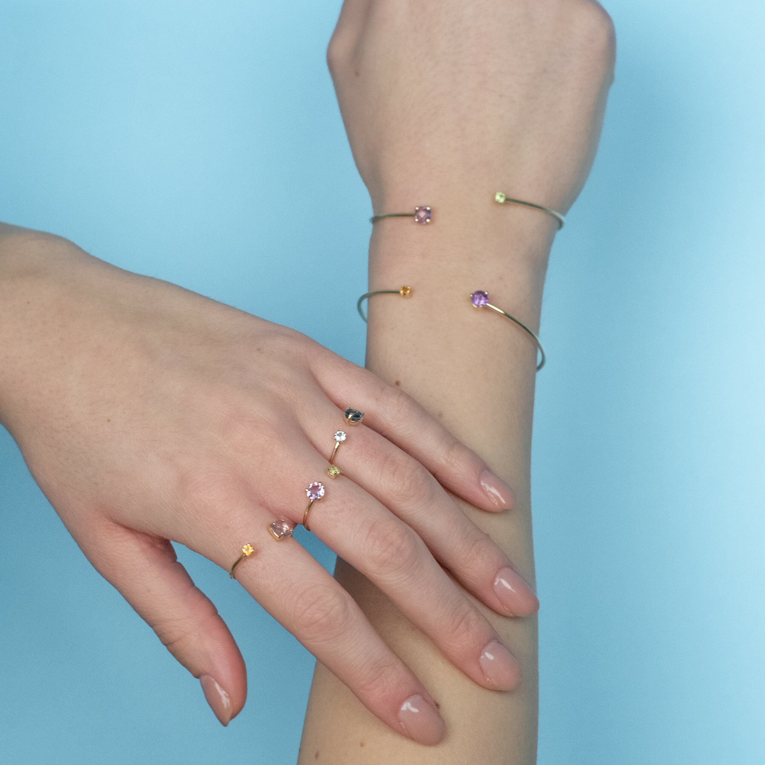 Bracciale Rigido Bangle con Pietre in Oro Giallo - Timeless