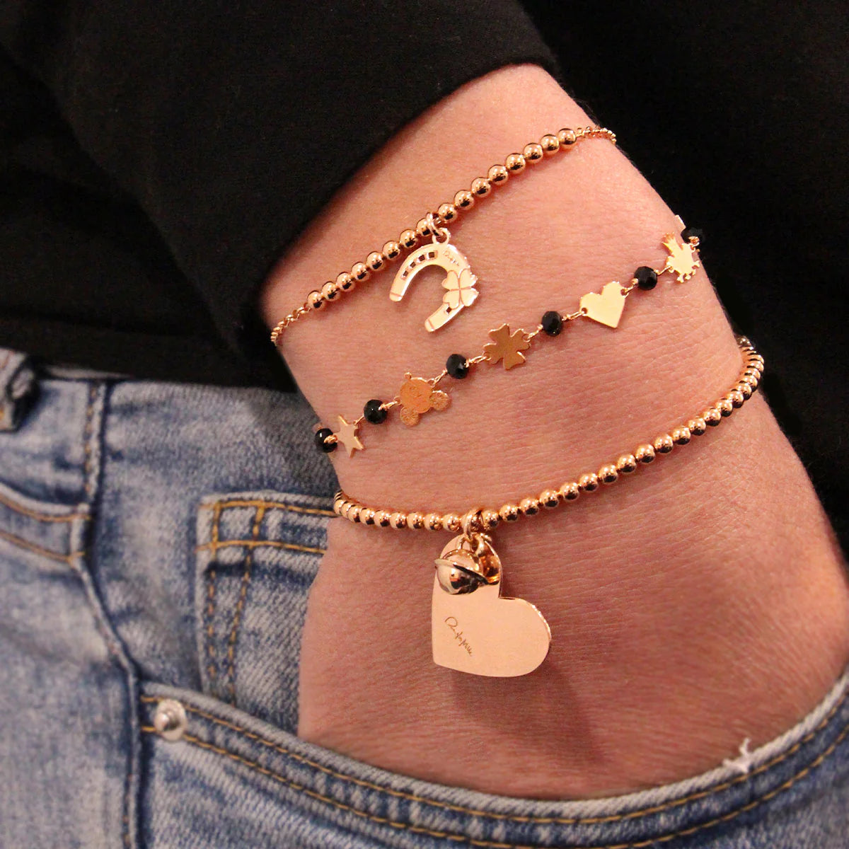 Bracciale pietre e soggetti alternati
