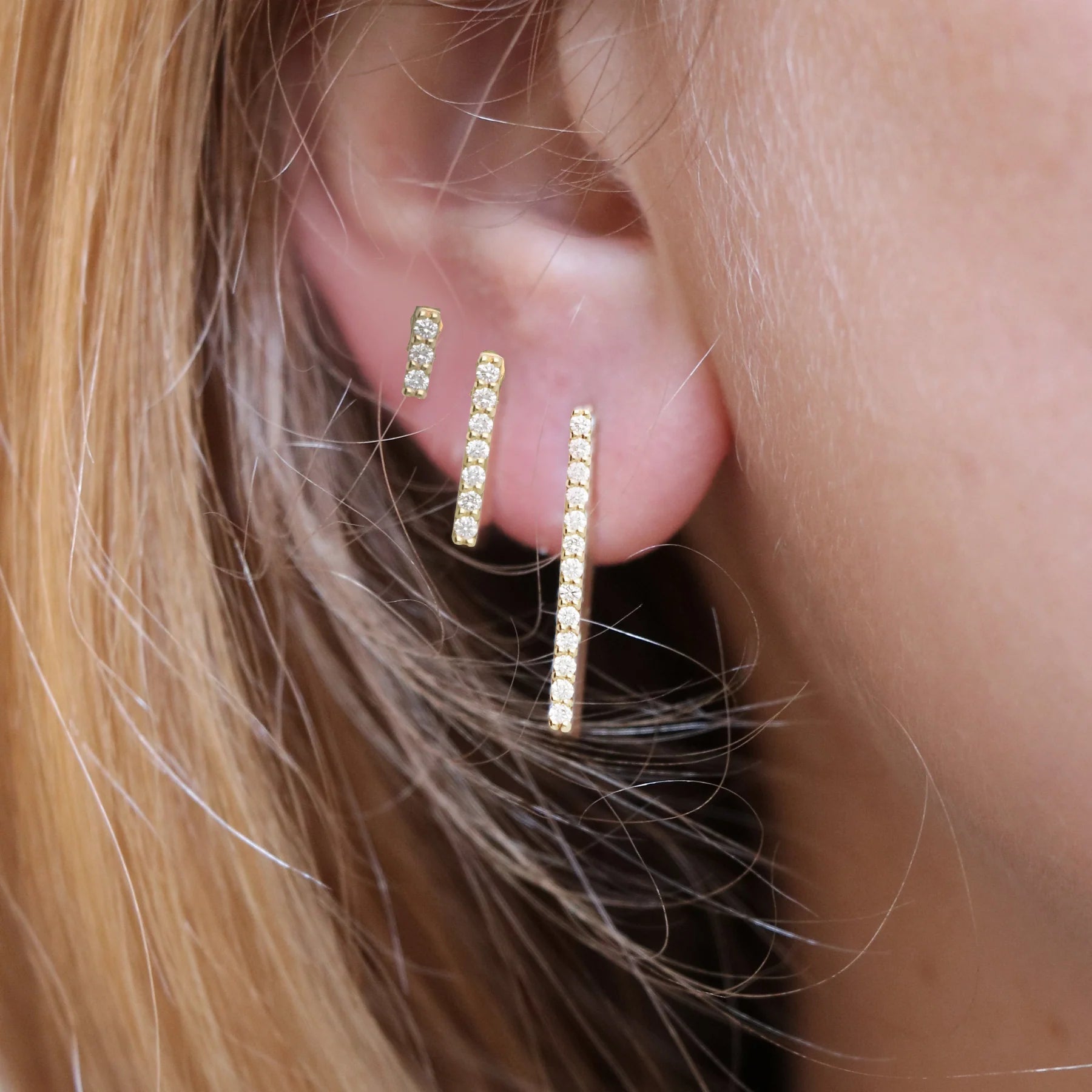 Mono Orecchino Filodamore in Oro Giallo 9kt con 3 Diamanti bianchi