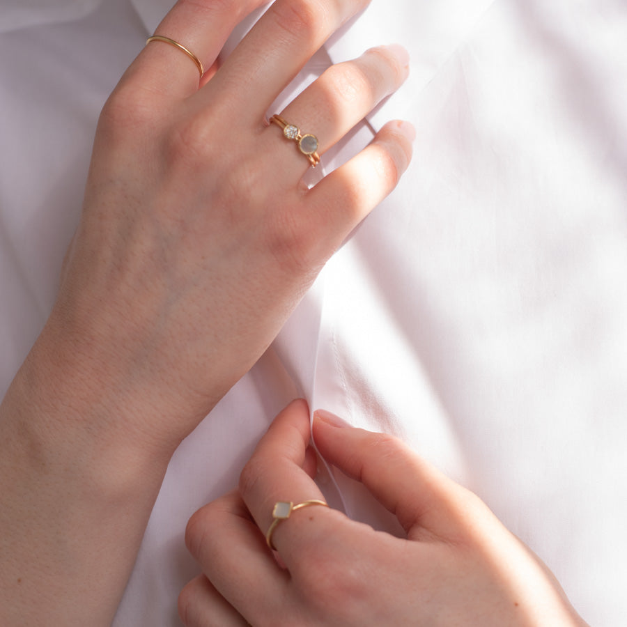 Anello Ovale in Oro Giallo e Madreperla - Essence