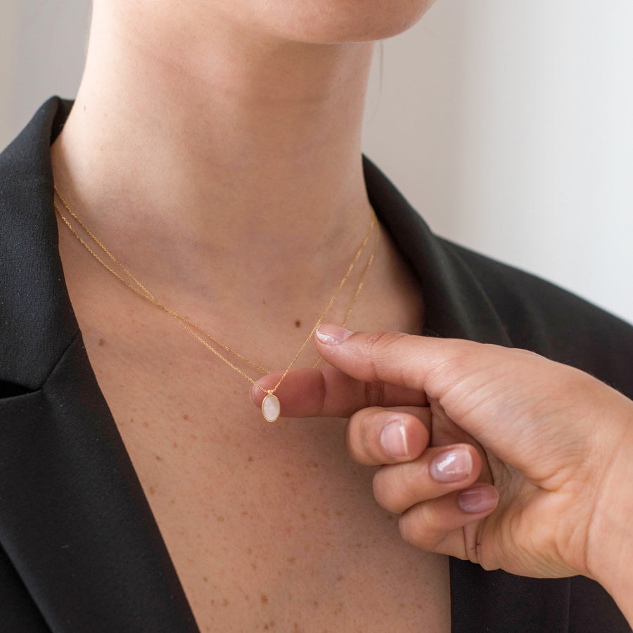 Collana con pendente Ovale in Oro e Madreperla - Essence