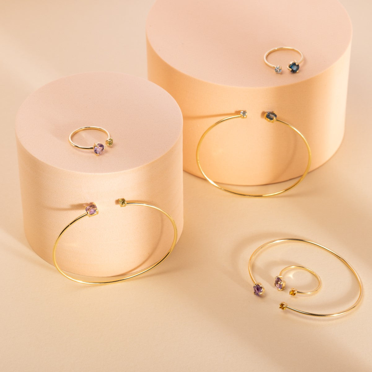 Anello con Pietre in Oro Giallo - Timeless
